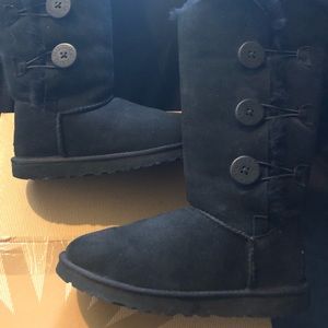 UGGs Button Size 7